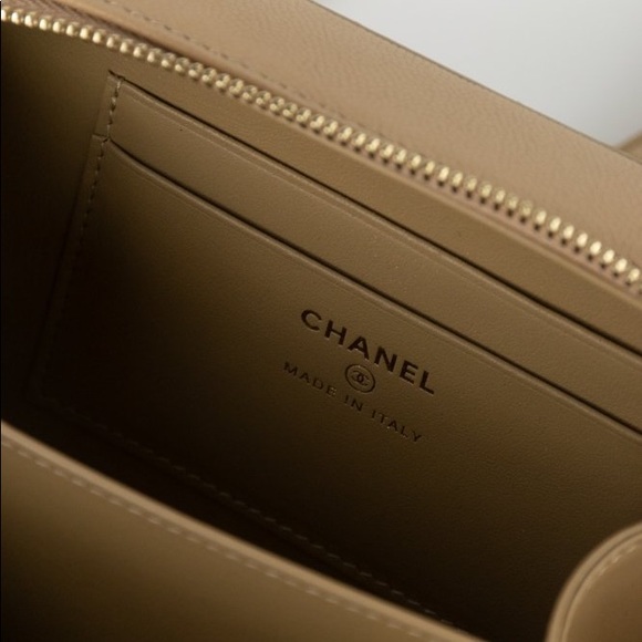 SOLD Chanel CC Filigree Mini Vanity - Picture 3 of 9